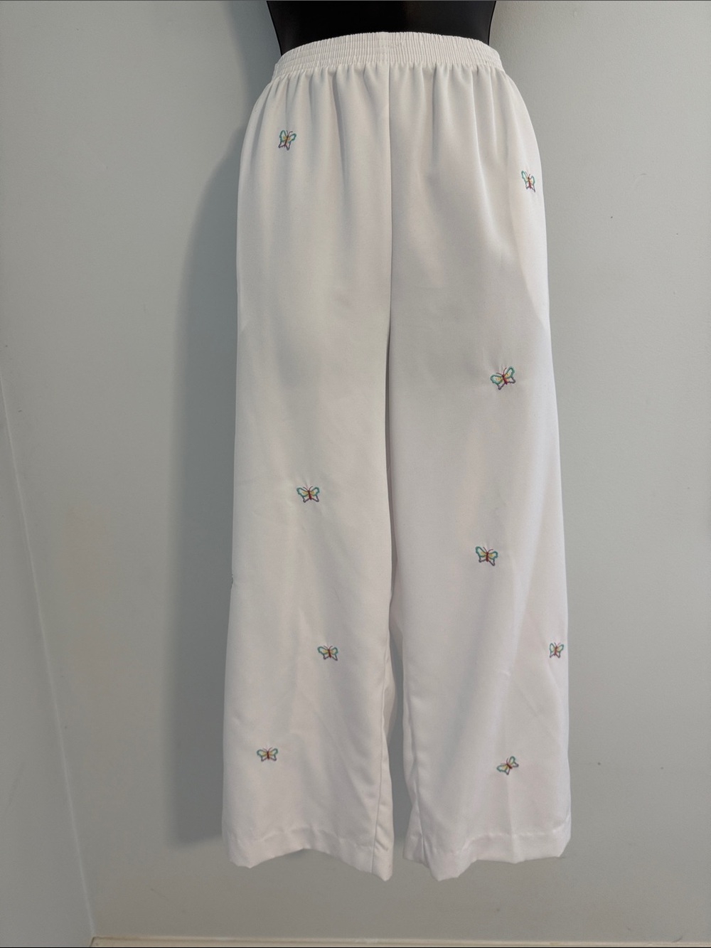 Alfred Dunner White Crop Pants with  Colorful Butterfly Embroidery SZ14